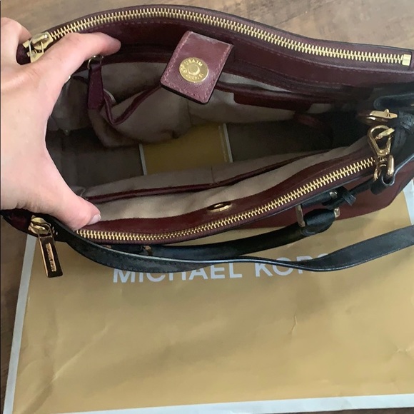 100% Authentic MK Handbag w/ strap - Picture 2 of 5